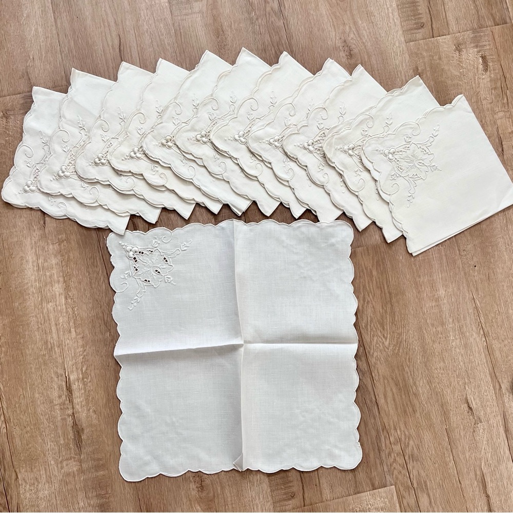 12 PCs Vintage Ivory Linen‎ Napkins Embroidered Grapes Beautiful 15.5” X 15.5”